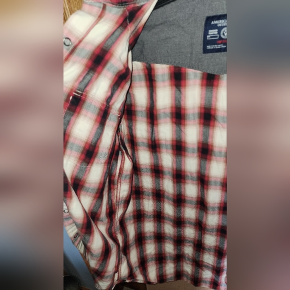 American Eagle Outfitters AE Men’s Red Vintage Fit Plaid Black Snap Button Up - Picture 2 of 9
